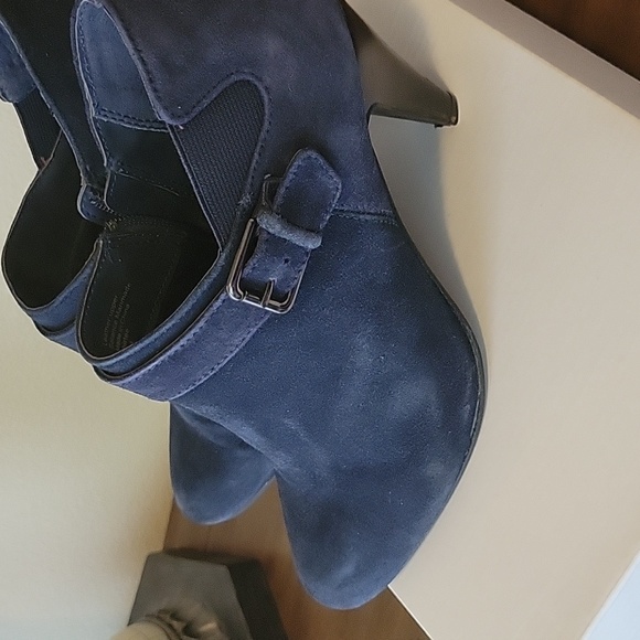 Alfani Ink Color Suede Ankle booties sz 8.5 with buckle and inside zippers - Picture 2 of 5